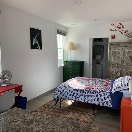 Black Elephant Hostel Портленд Екстер'єр фото